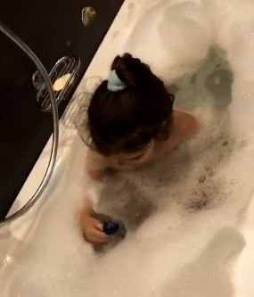 Bu da Kamilə Babayevanın üzünü gizlətdiyi qızı - FOTOLAR