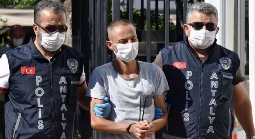 Ov tüfəngi ilə anasını öldürdü — Səsə gələn qonşularını LAĞA QOYDU - FOTO