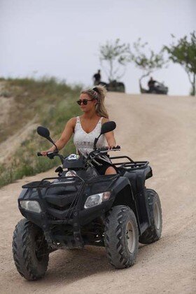 Çempionlar Liqasının finalında sahəyə çıxan yarıçılpaq qızın YENİ FOTOLARI ÜZƏ ÇIXDI