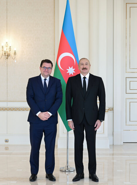Prezidentlə görüşdə Azərbaycan dilini daha yaxşı öyrənəcəyini dedi - Fotolar - Yenilənib