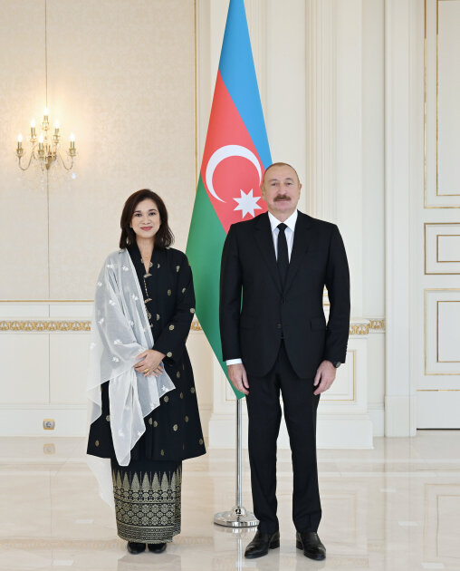 Prezidentlə görüşdə Azərbaycan dilini daha yaxşı öyrənəcəyini dedi - Fotolar - Yenilənib