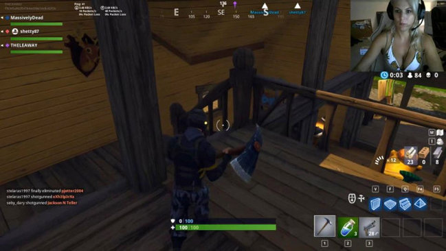 Gündüzlər polis işləyən qadın gecələr soyunaraq... — FOTOLAR