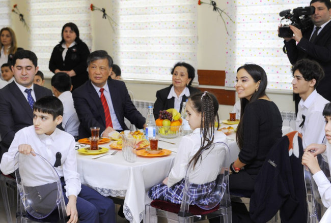 Leyla Əliyeva uşaq evində olub - FOTOLAR