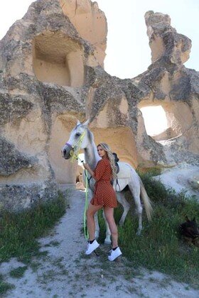 Çempionlar Liqasının finalında sahəyə çıxan yarıçılpaq qızın YENİ FOTOLARI ÜZƏ ÇIXDI