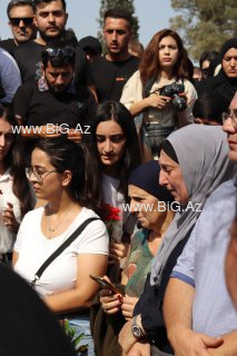 Uşaq evində, kimsəsiz böyüyən şəhidimizi xalqımız son mənzilə BELƏ YOLA SALDI - FOTO