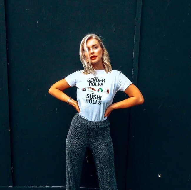 Keçmiş modelin çılpaq şəkilləri BAŞINA BƏLA OLDU - FOTOLAR