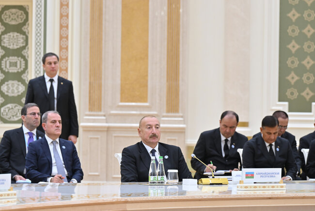 Prezident geniş tərkibdə iclasda iştirak etdi - Fotolar