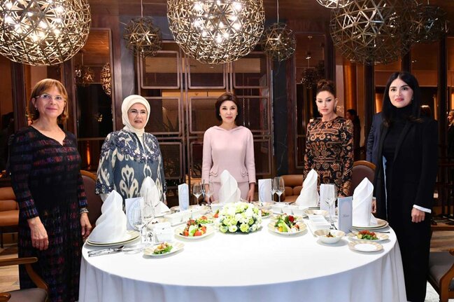 Mehriban Əliyevanın geyimində tarixi detal