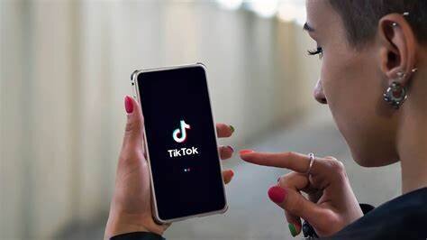 "Fitmomazerbaiian"ın TikTok fəaliyyəti: fitness, analıq və TikTok-dakı uğuru haqqında müsahibə