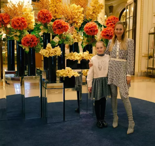 Meryem Uzerlini görənlər tanımadı: Nyu-Yorkdakı ana qız