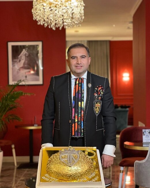 "Gündə min şəkil çəkdirir"