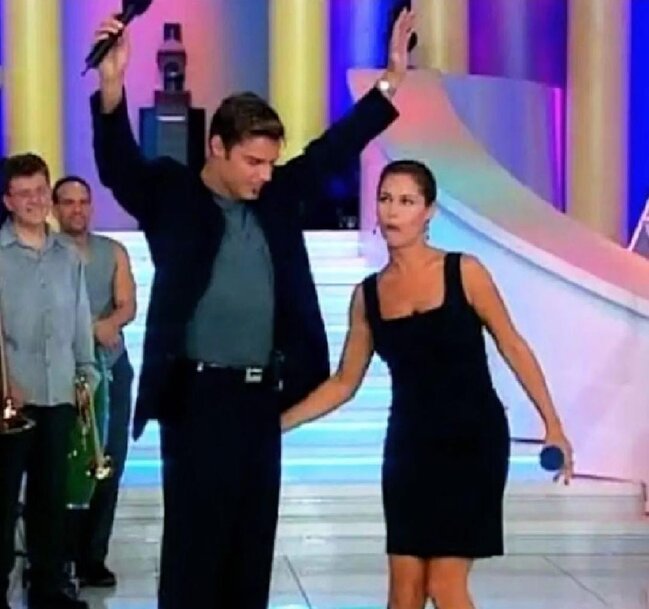 Hülya Avşarın bu məşhurla BİABIRÇI GÖRÜNTÜLƏRİ YAYILDI - FOTO