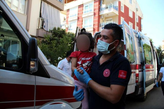 Ana evdən getdi: 4 uşaq huşsuz tapıldı - FOTOLAR