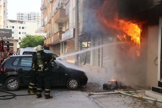 Son anda yanğından xilas oldular- QORXU DOLU ANLAR - fotolar