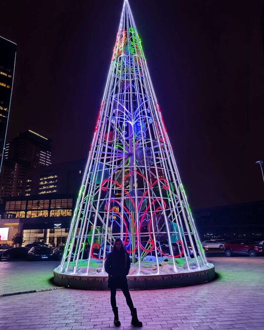 Leyla Əliyeva skuterlə bulvarı gəzdi