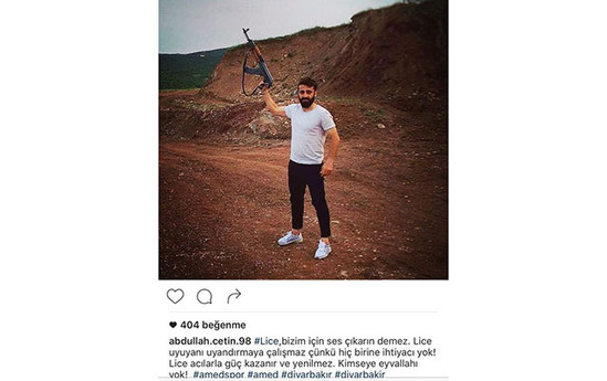 Türkiyəli futbolçudan ŞOK FOTO: Terrorçulara dəstək oldu