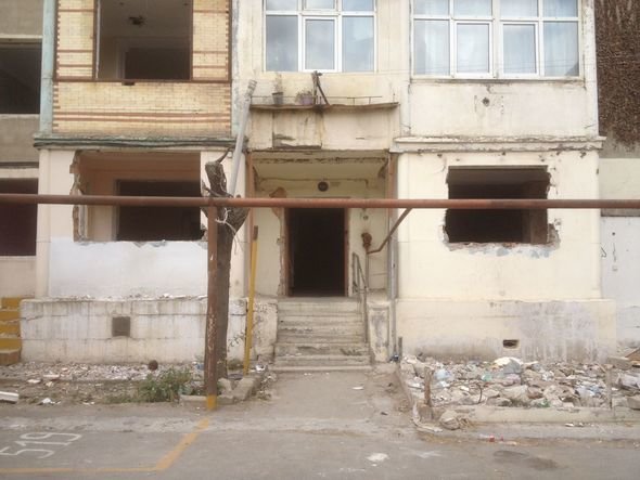 Bakıda bu binalar QƏZALIDIR: SÖKÜNTÜ BAŞLADI - FOTOLAR