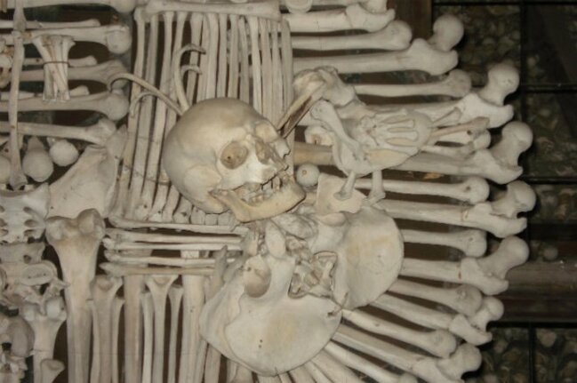 Görənlər dəhşətə düşür - 40 min insanın sümüyündən... - FOTOLAR