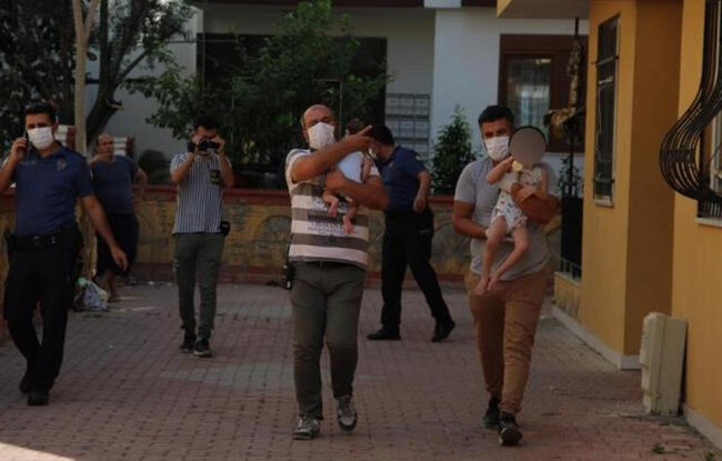 Ana evdən getdi: 4 uşaq huşsuz tapıldı - FOTOLAR