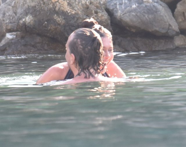 Nurgül Yeşilçay dənizdə də eşq yaşayır - GÖRÜNTÜLƏR