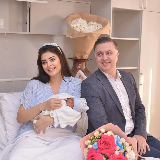 Hüseyn və Aysel cütlüyü yeni doğulan oğullarının fotolarını paylaşdı