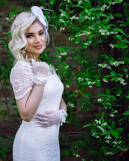 Həyat yoldaşının üzünü göstərmədi - FOTOLAR