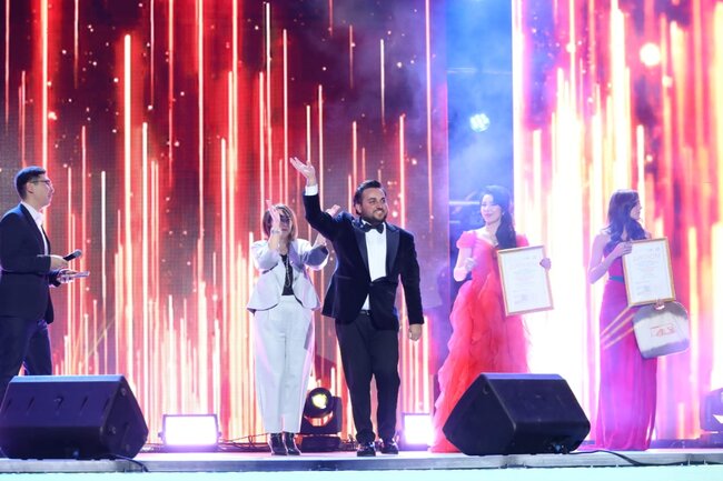 Azərbaycanlı müğənniyə Türkistanda mükafat verildi - FOTO-VİDEO