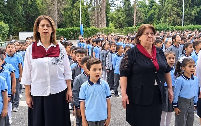 Hamı intizamlı, səliqəli və vahid formada - Video