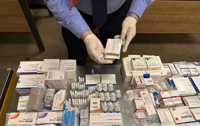 Gömrükdəki tanışlarına güvənirdi - Dayısını da özü ilə həbsə apardı