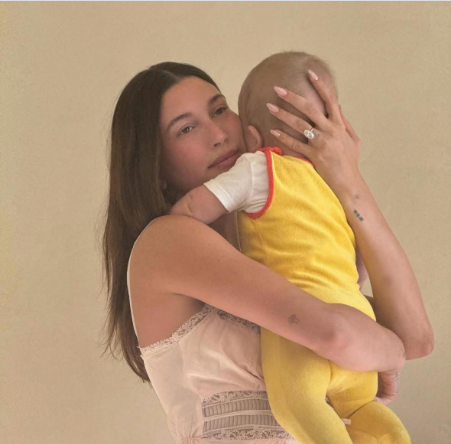 Heyli Biber oğlu ilə şəklini paylaşdı