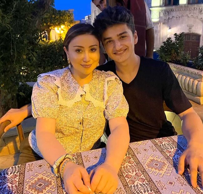 Damla oğlu ilə... - Foto
