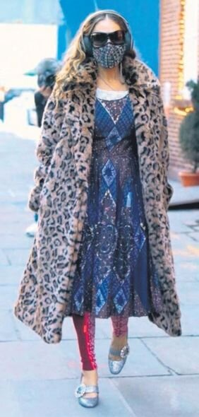 Sara Yıldız Tilbə, Rihanna Bülent Ersoy GEYİMİNDƏ - FOTOLAR