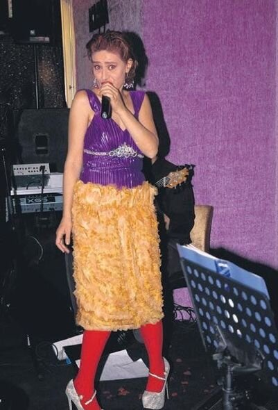 Sara Yıldız Tilbə, Rihanna Bülent Ersoy GEYİMİNDƏ - FOTOLAR