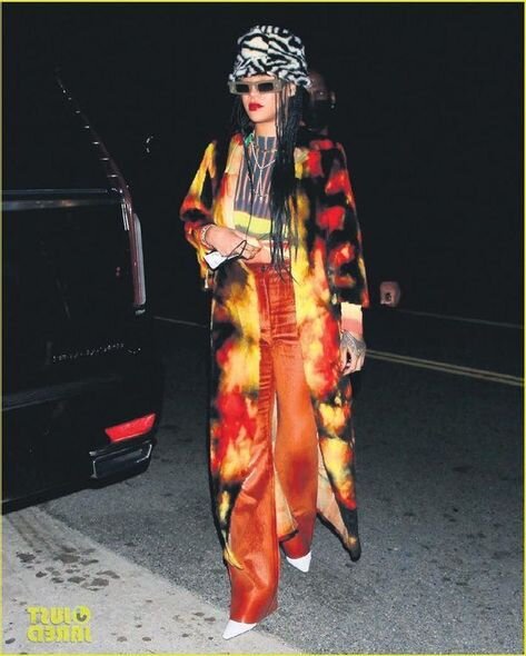 Sara Yıldız Tilbə, Rihanna Bülent Ersoy GEYİMİNDƏ - FOTOLAR