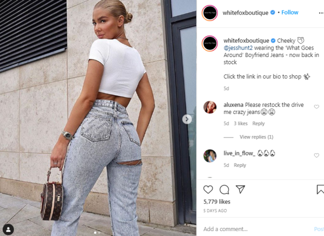 Bu yayın DƏBİ - Arxası yırtıq cins və "ürək" formalı dekolte - FOTOLAR