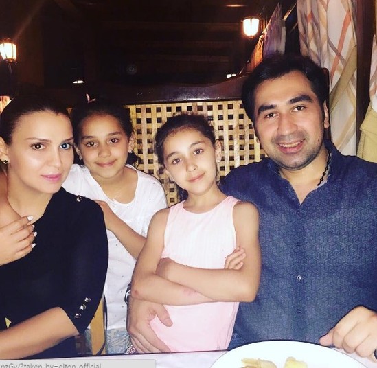 Elton boşandığı həyat yoldaşı ilə barışdı, xaricə getdi - FOTOLAR