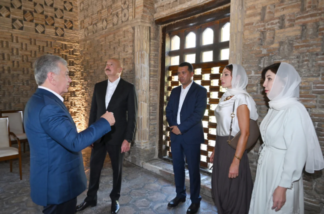 Azərbaycan ilə Özbəkistanın prezidentləri və birinci xanımları Buxarada İsmayıl Samani türbəsi ilə tanış olublar - FOTO - VİDEO