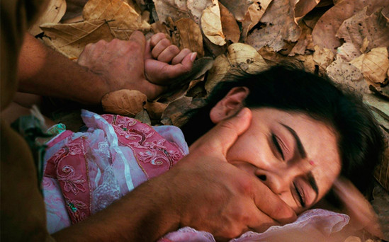 "Qonşumdur biqeyrət" - Bakirə ola-ola hamilə qalan qızın ATASI DANIŞDI