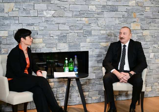 Prezident İlham Əliyev Davosda Avropa İttifaqının Genişlənmə üzrə komissarı Marta Kos ilə görüşüb