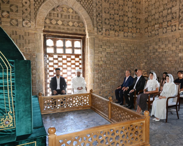 Azərbaycan ilə Özbəkistanın prezidentləri və birinci xanımları Buxarada İsmayıl Samani türbəsi ilə tanış olublar - FOTO - VİDEO