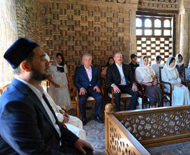 Azərbaycan ilə Özbəkistanın prezidentləri və birinci xanımları Buxarada İsmayıl Samani türbəsi ilə tanış olublar - FOTO - VİDEO