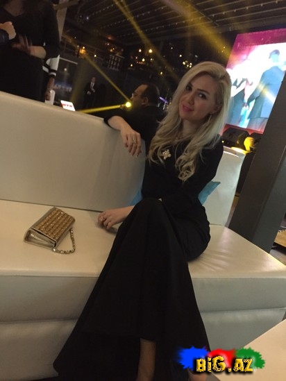 Aparıcı Aysel Türkiyəli məşhurlarla bir arada