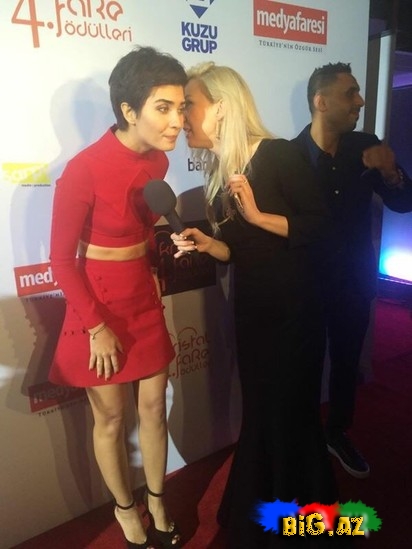 Aparıcı Aysel Türkiyəli məşhurlarla bir arada