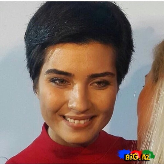 Aparıcı Aysel Türkiyəli məşhurlarla bir arada