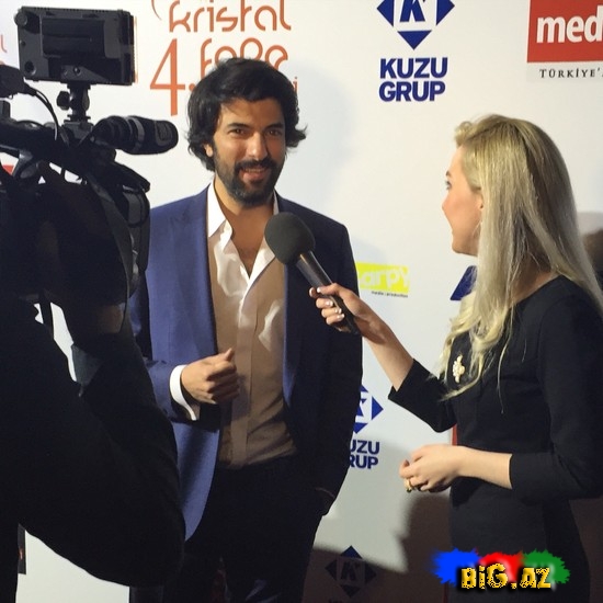 Aparıcı Aysel Türkiyəli məşhurlarla bir arada