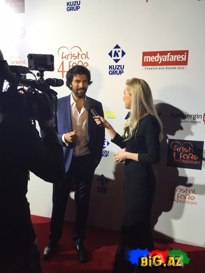 Aparıcı Aysel Türkiyəli məşhurlarla bir arada