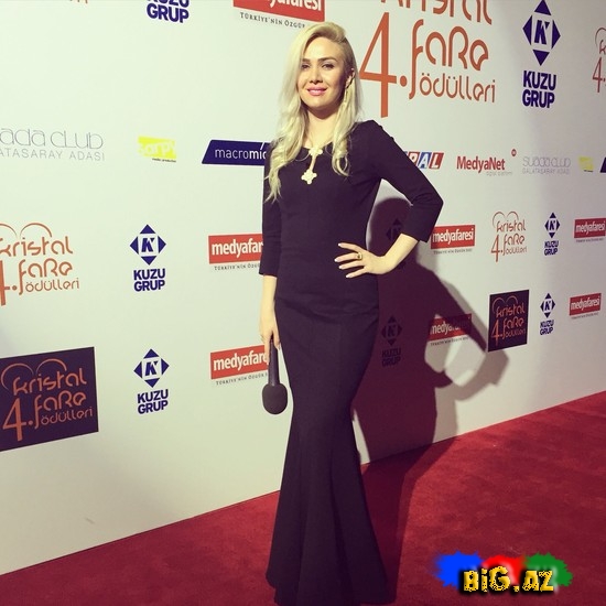 Aparıcı Aysel Türkiyəli məşhurlarla bir arada