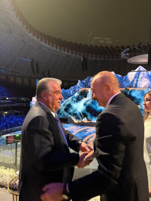 Prezident Putinlə ayaqüstü söhbət etdi - Fotolar