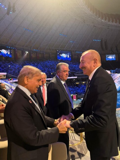 Prezident Putinlə ayaqüstü söhbət etdi - Fotolar