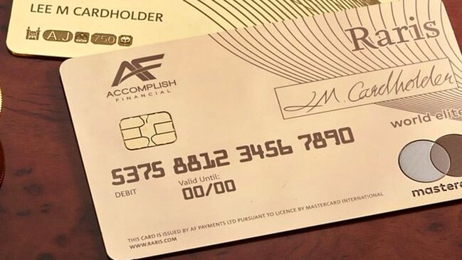 Varlılar üçün yeni lüks - Qızıldan bank kartı